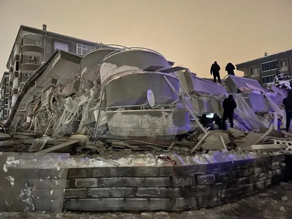 Hatay’daki bir depremzede Halk TV’nin provokasyonuna geçit vermedi! Devlet buraya yetişti olaya siyasi yaklaşma