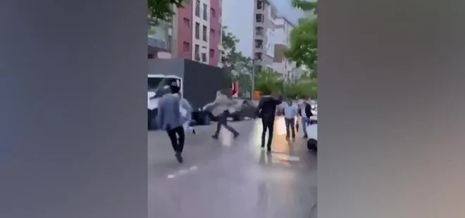 Eskişehir’de akılalmaz görüntüler! CHP ve HDP üyeleri, AK Parti il binasına giden kadına saldırdı