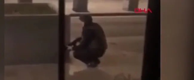 Son dakika: Rusya'da silahlı saldırı: 3 ölü! Çatışma anı kamerada... - 2