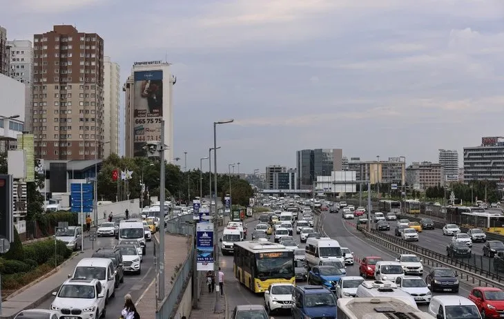 Okullar açıldı İstanbul’da trafik yoğunluğu yaşandı!