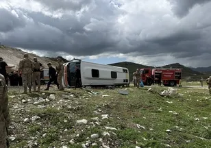 Diyarbakır'da yolcu otobüsü devrildi