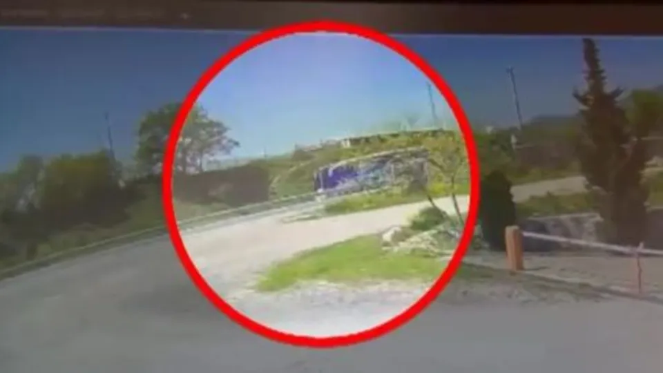 Yalova’da yolcu otobüsü devrildi