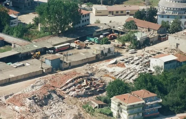 17 Ağustos Marmara Depremi'nin 22. yılı! Acı dolu kareler