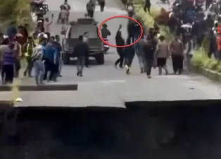 Korku filmi değil gerçek! 4 şeritli yol bir anda yok oldu: İşte dehşet anları