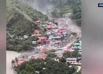 Hindistan’ı vuran sel köyü yuttu