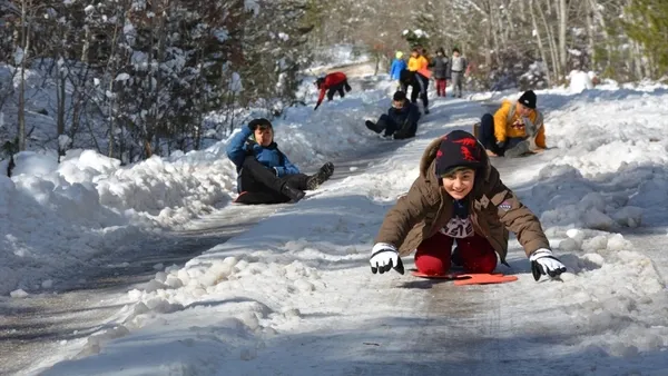 Son dakika: İstanbul ve Ankara’da eğitime bir gün ara! Çok sayıda ilde eğitime kar engeli! Hangi illerde okullar kar nedeniyle tatil edildi?