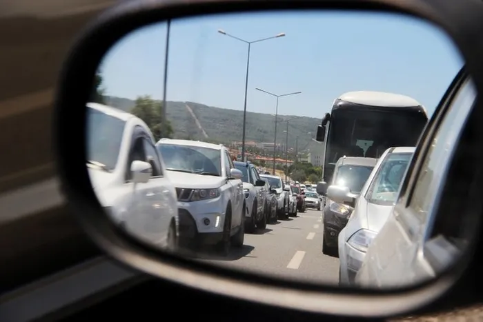 Tatilcilerin dönüş çilesi başladı: Tüm geçişler kilitlendi! Kilometrelerce kuyruk... - 3