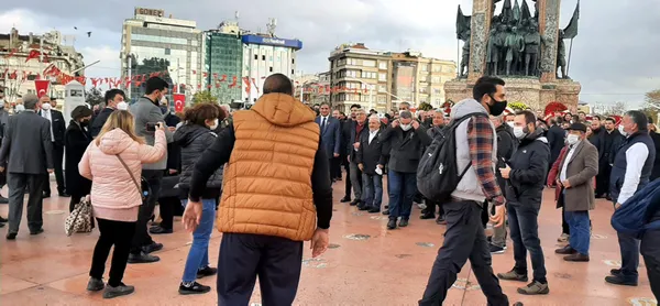 Taksim'de CHP'ye 10 Kasım tepkisi: Yazıklar olsun! Sizden utanıyorum - 2