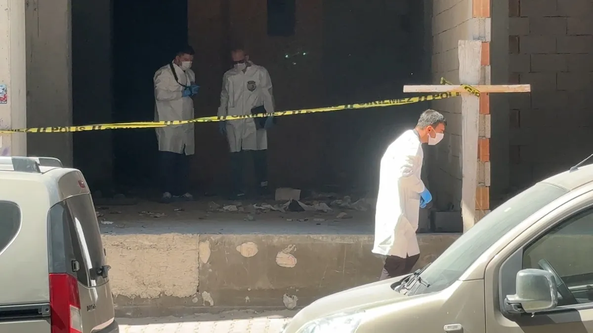 Avcılar’da sır ölüm! 7 katlı inşaatta kimliği belirsiz erkek cesedi bulundu