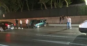 Yarışan otomobiller kazaya neden oldu