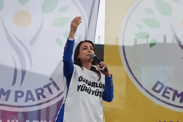 1708876971567.jpeg CHP'li Özgür Özel PYD terör örgütünün üye olduğu Sosyalist Enternasyonal’e Başkan Yardımcısı seçildi - 2