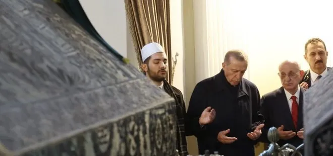 Başkan Erdoğan’dan Sultan 2. Abdülhamid Han’ın türbesine ziyaret