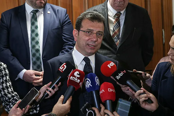 1703052743090.jpg Ekrem İmamoğlu ve Meral Akşener savaşı! Sarılarak verilen fotoğraftan "haddini aşıyor" çıkışına! Derin kaosta yeni perde... - 3