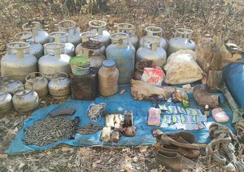 Tunceli'de teröristlere ağır darbe! Pek çok mühimmat ele geçirildi