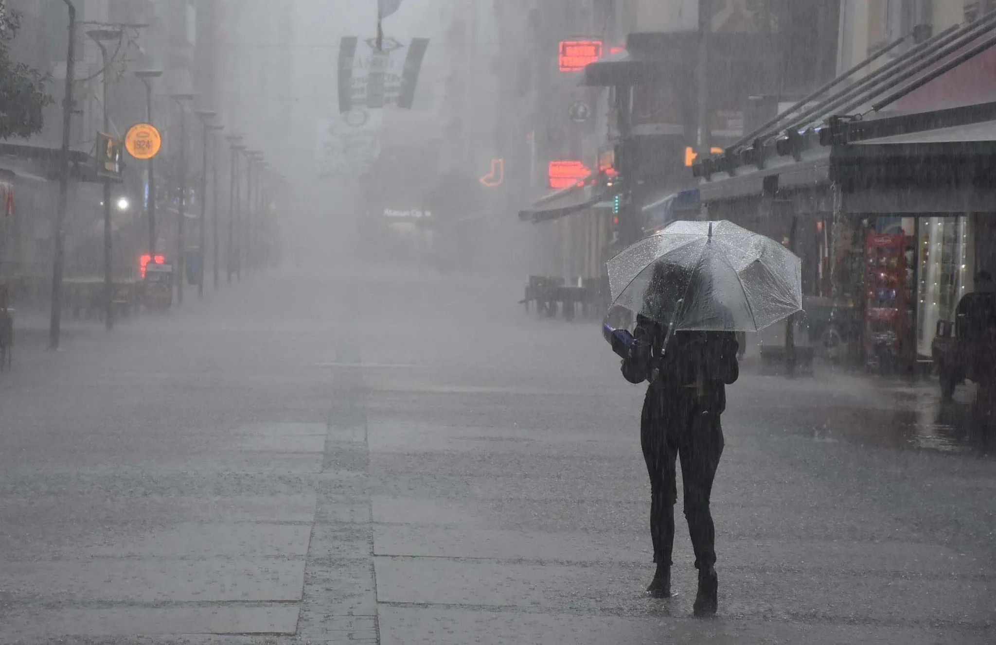 Sağanak ve fırtına 80 km hızla radara yansıdı! 20 ilde sarı kod: İstanbul, Ankara, İzmir