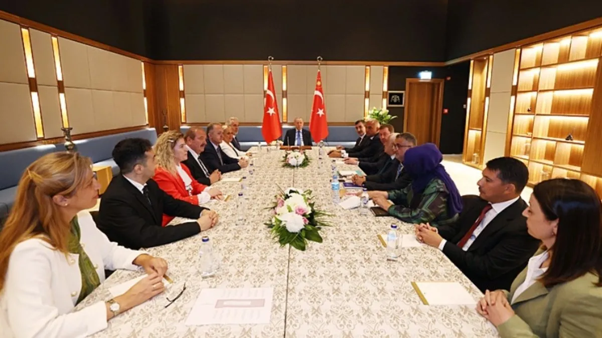 Ahlat Külliyesi'nde önemli kabul: Başkan Erdoğan, Kültür ve Sanat Politikaları Kurulu üyeleri ile görüştü