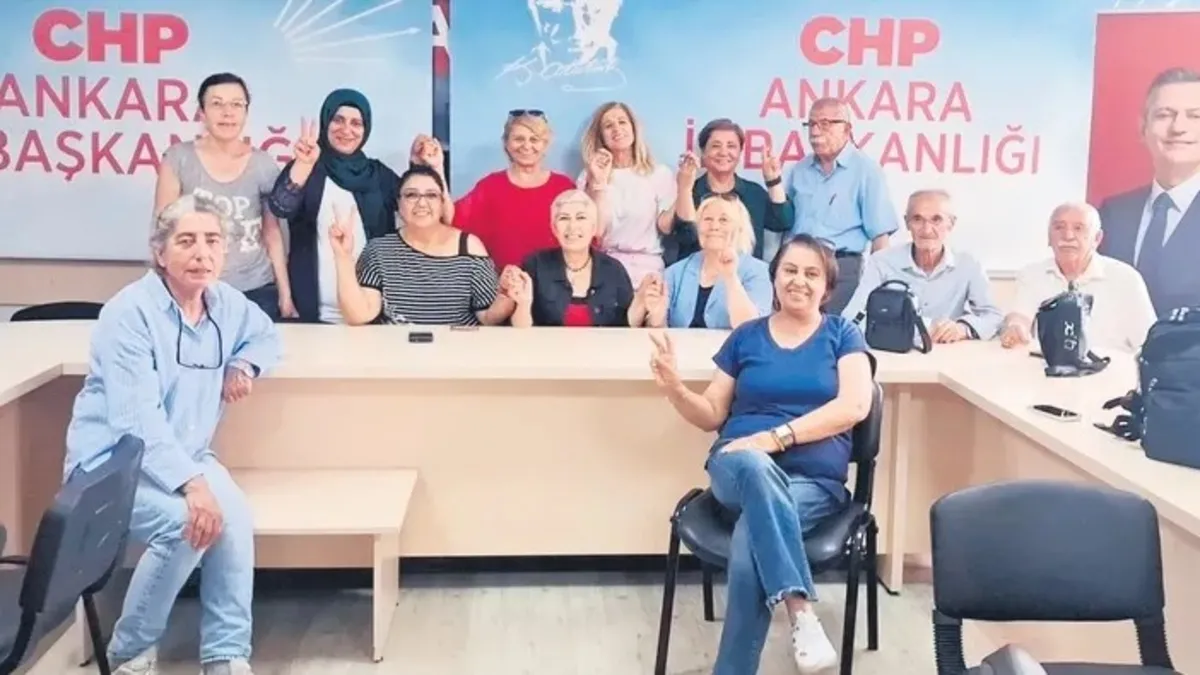 CHP il başkanlıklarında Özel vandalizmi! Binaları boşaltmamak için direniyorlar