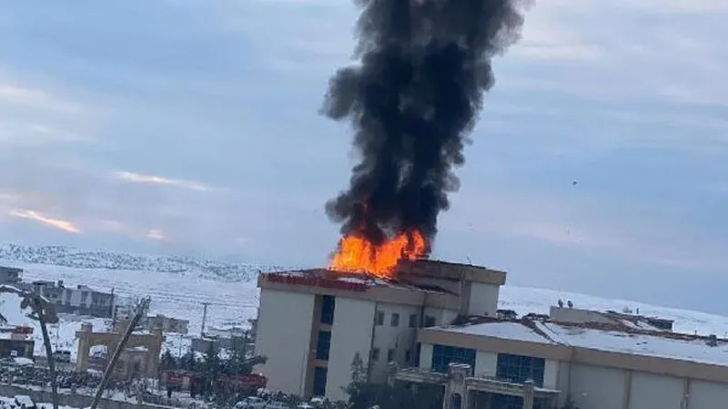 Son Dakika Idil De Hastanede Yangin Cikti A Haber En Son Haberler