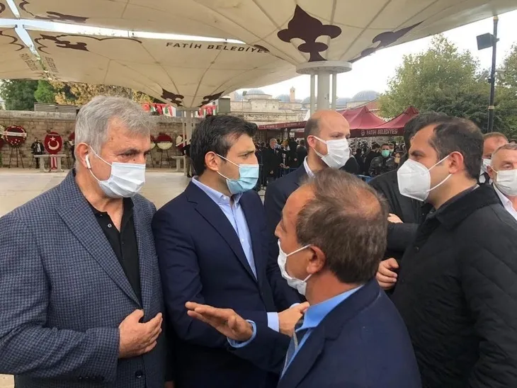 Özdemir Bayraktar son yolculuğuna uğurlandı! Sevenleri Fatih Camii'ne akın etti