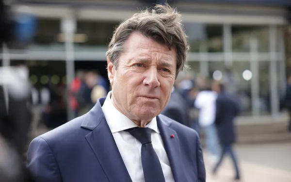 Fransa’da gündem namaz kılan Müslüman öğrenciler! Büyük rahatsızlık sonrası Başbakan’a mektup: Bu ağır bir durum acil önlem alın