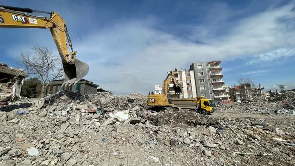 ohal-kapsaminda-deprem-bolgesinde-yeni-tedbirler-alindi-1678610502147.jpg OHAL kapsamında deprem bölgesinde yeni tedbirler alındı - 3