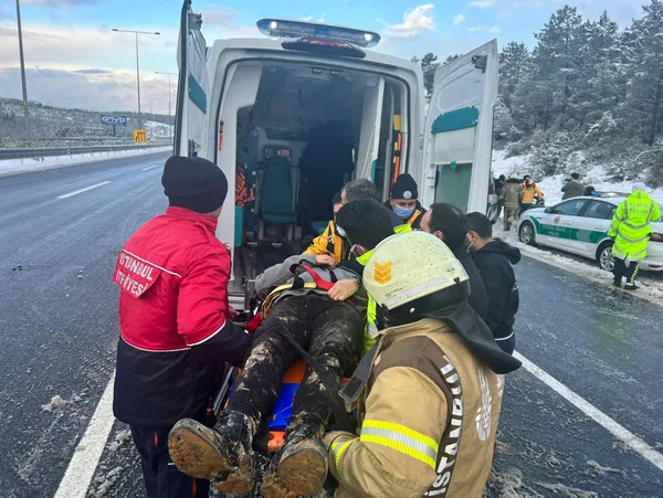 SON DAKİKA! Yolcu otobüsü Kuzey Çevre Otoyolu’nda şarampole yuvarlandı! Ölü ve yaralılar var | Bölgeden ilk görüntüler geldi