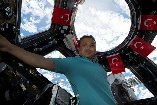 1706855093251.jpg Türkiye'nin ilk astronotu Alper Gezeravcı uzaydan döneceği saat belli oldu! Yolculuk ne zaman başlayacak? Nereye inecek? - 6