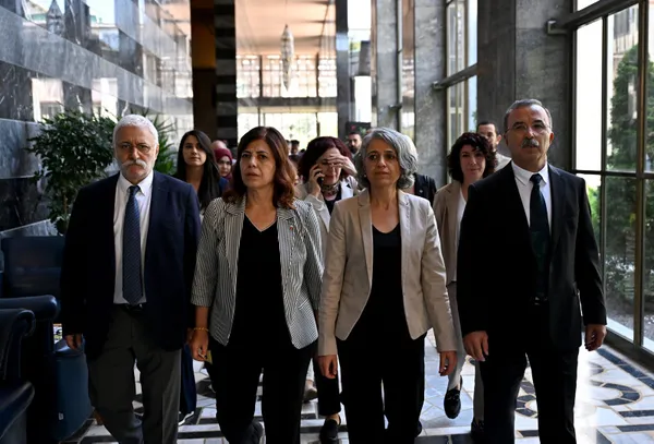 "Terörist yengesi" HDP'li Çiğdem Kılıçgün Uçar'dan Öcalan'a methiyeler! Gazi Meclis'te büyük skandal - 5