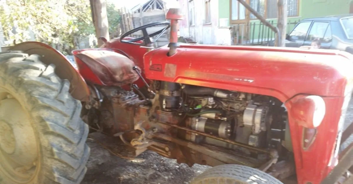 Dedesinin Kullandigi 1964 Model Traktoru Bulup 100 Bin Tl Harcadi Trafik Polisleri Bile Sasirdi