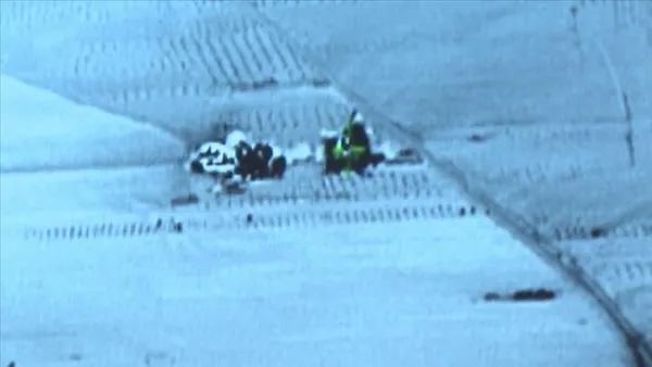 İsveç’te PKK yandaşları cirit atıyor! Pençe-Kılıç Hava Harekatı’nı protesto edip paçavralara sarıldılar