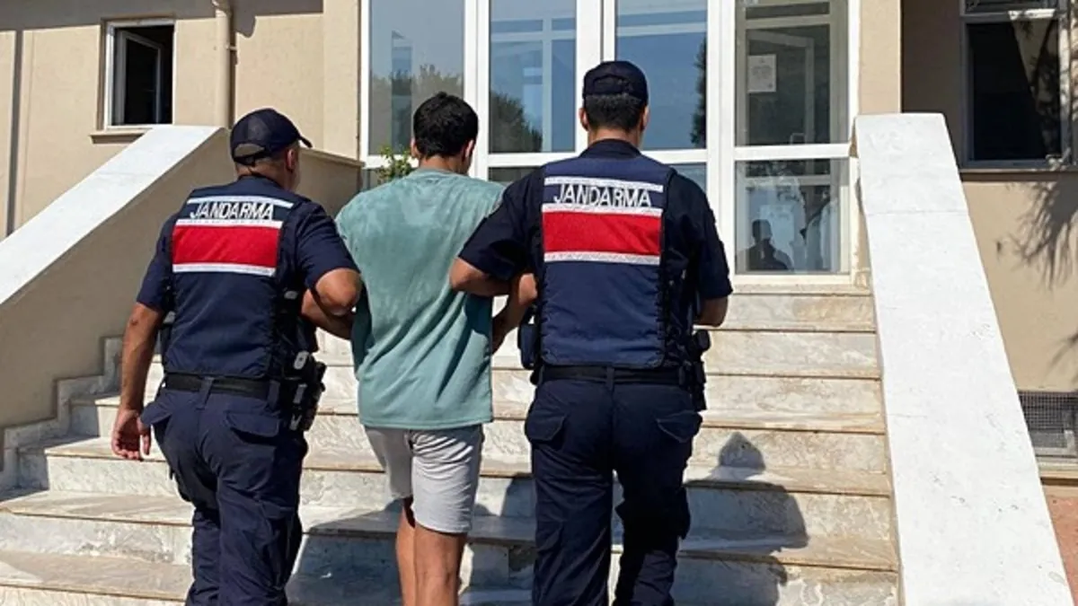 Yüzerek Yunanistan'a kaçmaya çalışan düzensiz göçmen yakalandı