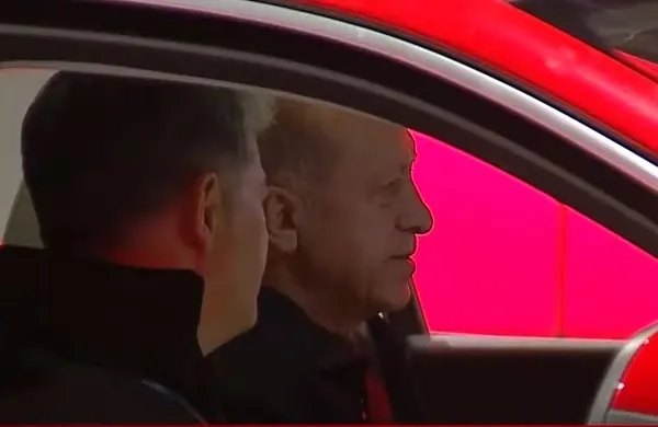 Başkan Erdoğan’dan Togg açılışında Yunanistan’a ’Tayfun’ göndermesi: Daha durun bakalım arkası gelecek