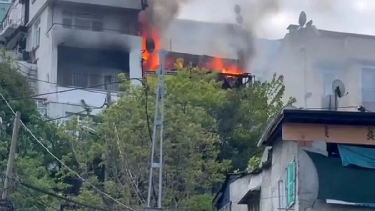 Ortaköy'de ahşap bina alevlere teslim oldu