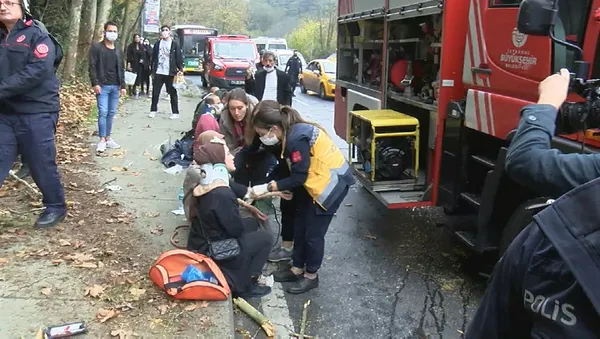 Sarıyer'de korkunç kaza! Yolcu minibüsü ağaca çarptı! Ölü ve yaralılar var - 4
