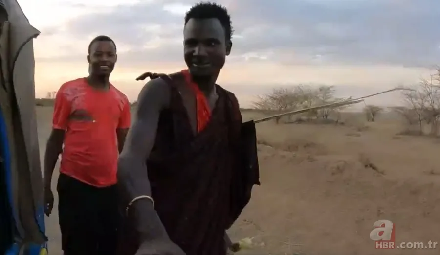 YouTuber Nurgül Türk'e Afrika’da kabileden taciz! "Kaç kız kaç!" 13
