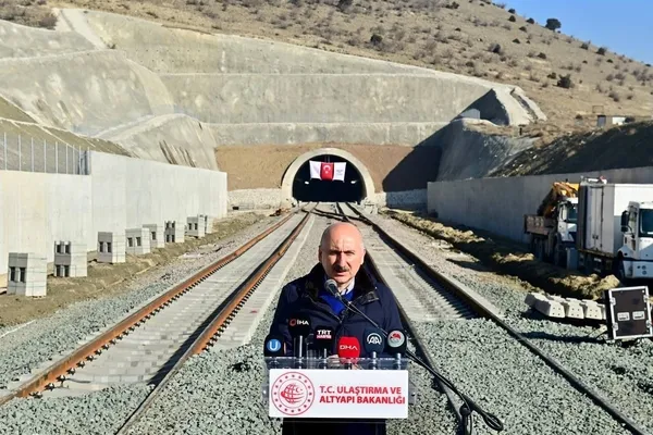 1673954142446.jpg Müjdeyi Başkan Erdoğan duyurmuştu! Ankara-Sivas Hızlı Tren Hattı'nda çalışmalar sürüyor: Seyahat süresi 2 saate düşecek