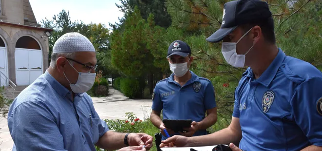 İmam cami avlusunda bulduğu altınları polise teslim etti