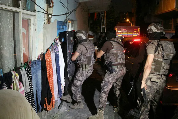 İstanbul Ataşehir'de uyuşturucu operasyonu - 1