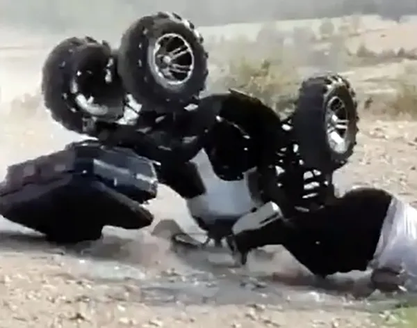 sinopta-babasinin-atv-kazasini-goruntuledi-eglenceli-anlar-kazayla-sonuclandi-1662962887322.jpg Sinop’ta babasının ATV kazasını görüntüledi! Eğlenceli anlar kazayla sonuçlandı - 1