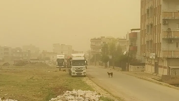 Göz gözü görmedi! Toz bulutu görüş mesafesini yok etti! Meteorolojiden önemli uyarı: Zorunlu değilse dışarı çıkmayın