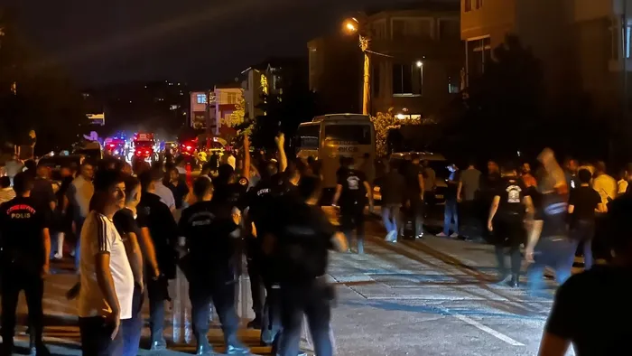 kayseriden-suriyeye-provokasyon-dalgasi-sokaklari-atese-verme-plani-mi-kim-ne-kurguluyor-1719950678798.jpg Kayseri'den Suriye'ye provokasyon dalgası! Sokakları ateşe verme planı mı? Kim, ne kurguluyor?