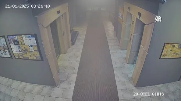 Kartalkaya’daki Grand Kartal Otel yangınında yeni görüntüler! Yangın söndürme tüpünü kullanmadan kaçtılar