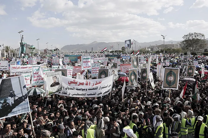 yemende-on-binlerce-kisi-gazze-ile-ogrenci-dayanismasina-destek-gosterisi-duzenledi-1714763621383.jpg Yemen'de on binler Gazze için ayaklandı! Destek yürüyüşü düzenlediler - 1