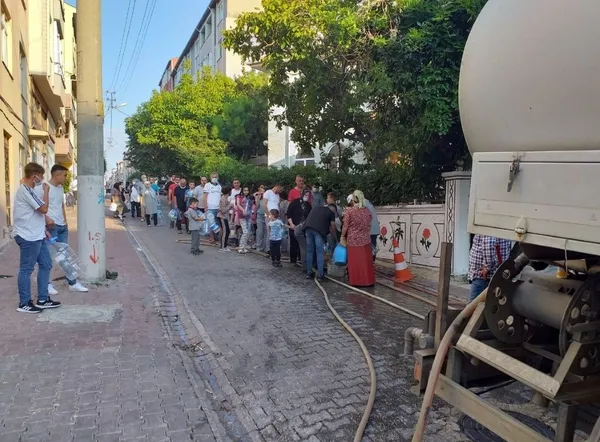 CHP'li Çorlu Belediyesi vatandaşı isyan ettirdi! Vatandaş bidon ile su kuyruğuna girdi - 1