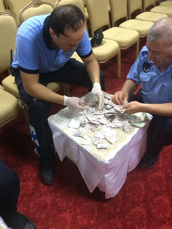 Balıkesir'de dilencinin üzerinden 71 bin lira çıktı - 1