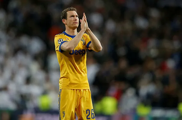 Beşiktaş, Gökhan Gönül'ün yerini Lichtsteiner ile dolduracak - 1
