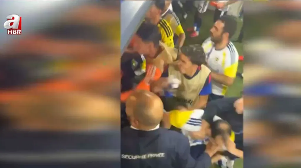 Fenerbahçe-Lyon maçında son düdük sonrası ortalık karıştı!