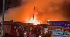 Balıkçı barınağındaki yangın 4 restoranı kül etti