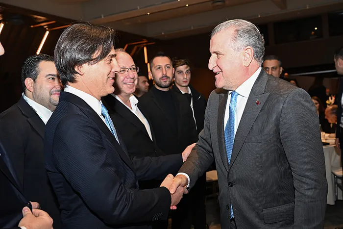 Vincenzo Montella’dan Süper Lig yorumu: Oyun çok fazla duruyor