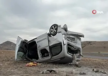 Afyonkarahisar'da hafif ticari araçların çarpıştığı kaza 7 kişi yaralandı